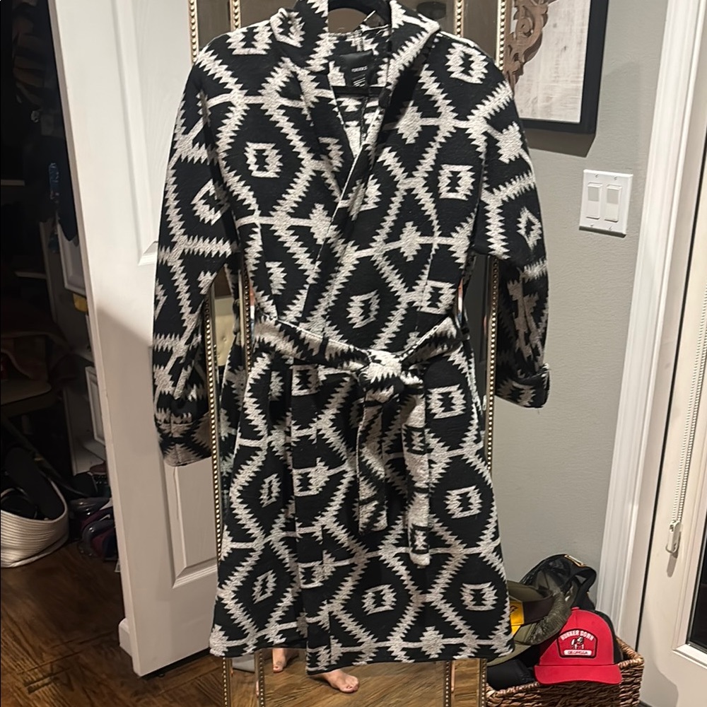 Forever 21 Monochrome Geometric Knit Sweater
